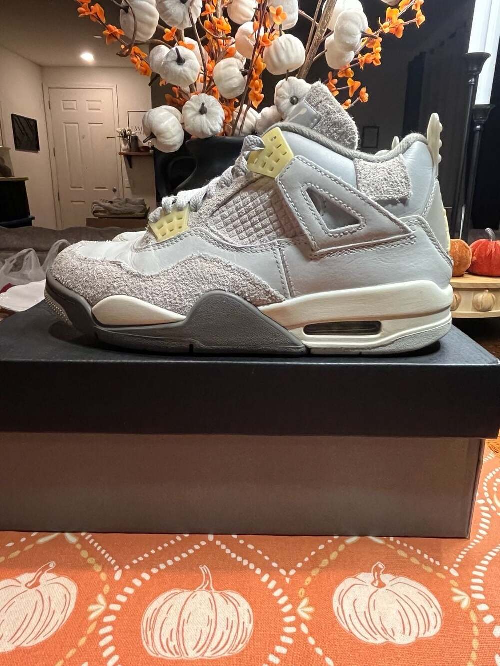 Air Jordan 4 Retro SE Craft Photon Dust